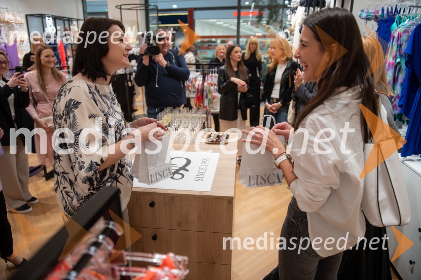  Tamara Busar, vodja marketinških projektov v Lisci;  Alenka Husić, pevkaLisca v osveženi podobi, Citycenter Celje