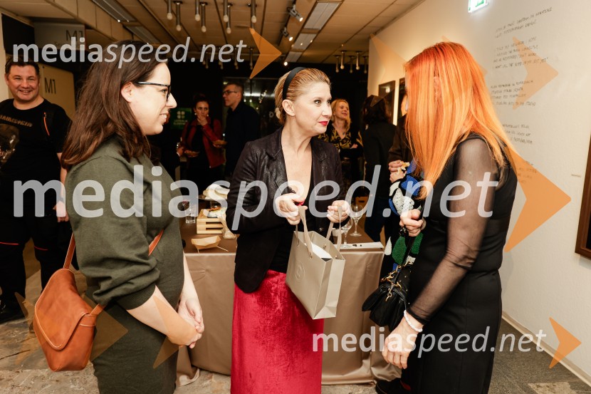  ... ;  Vesna Pernarčič, igralkaPiaf, Edith Piaf – jubilejna predstava ob 20. sezoni, Cankarjev dom