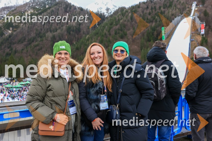  Tanja Subotić Levanič, direktorica korporativnih odnosov, Pivovarna Laško Union;  ... ;  Marta Bulhak, direktorica Pivovarna Laško UnionDomen Prevc do rekorda, Anže Lanišek do zmage, Planica 2025, nedelja