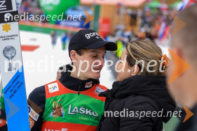  Domen Prevc, smučarski skakalec;  Špela RavnikDomen Prevc do rekorda, Anže Lanišek do zmage, Planica 2025, nedelja