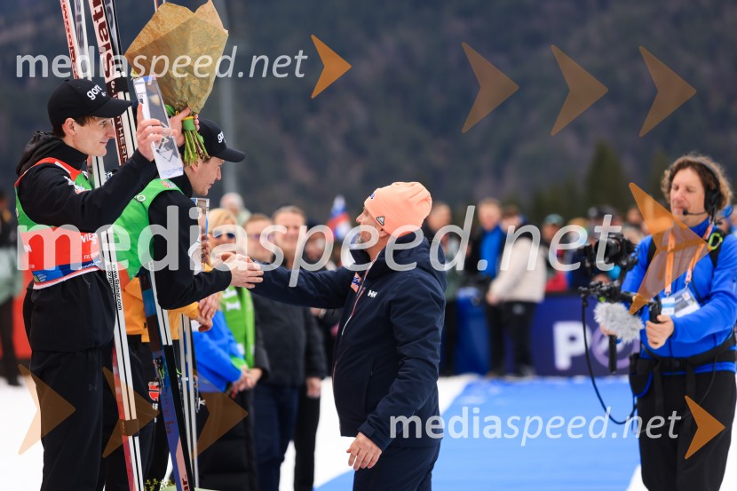  Domen Prevc, smučarski skakalec;  Anže Lanišek, smučarski skakalec;  Alexander  Lipovšek, direktor Mannerja za JV EvropoDomen Prevc do rekorda, Anže Lanišek do zmage, Planica 2025, nedelja