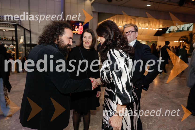   Jure Novak, generalni direktor, Cankarjev dom; mag. Breda Pečovnik, direktorica kongresno komercialne dejavnosti Cankarjev dom;  Vesna Južna, lastnica podjetja LiscaOtvoritev razstave Nicka Brandta, Napočil bo dan