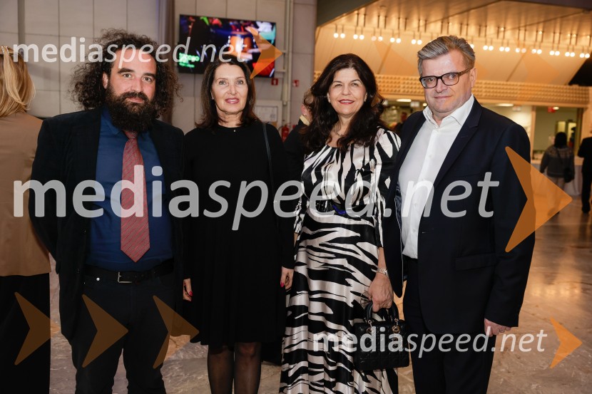   Jure Novak, generalni direktor, Cankarjev dom; mag. Breda Pečovnik, direktorica kongresno komercialne dejavnosti Cankarjev dom;  Vesna Južna, lastnica podjetja Lisca;  Dari Južna,  lastnik podjetja LiscaOtvoritev razstave Nicka Brandta, Napočil bo dan