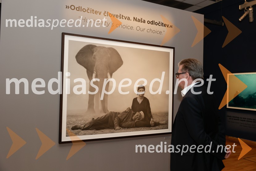  Dari Južna,  lastnik podjetja LiscaOtvoritev razstave Nicka Brandta, Napočil bo dan