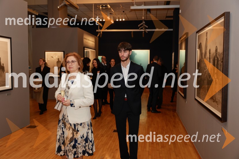 mag. Anita Stojčevska, podpredsednica uprave in članica uprave, odgovorna za poslovanje z gospodarskimi družbami, OTP banka;  ... Otvoritev razstave Nicka Brandta, Napočil bo dan