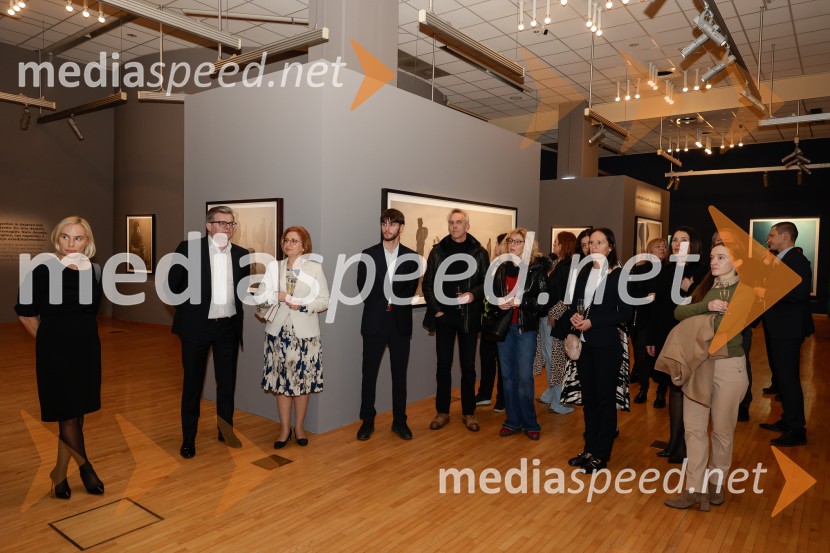 Otvoritev razstave Nicka Brandta, Napočil bo dan