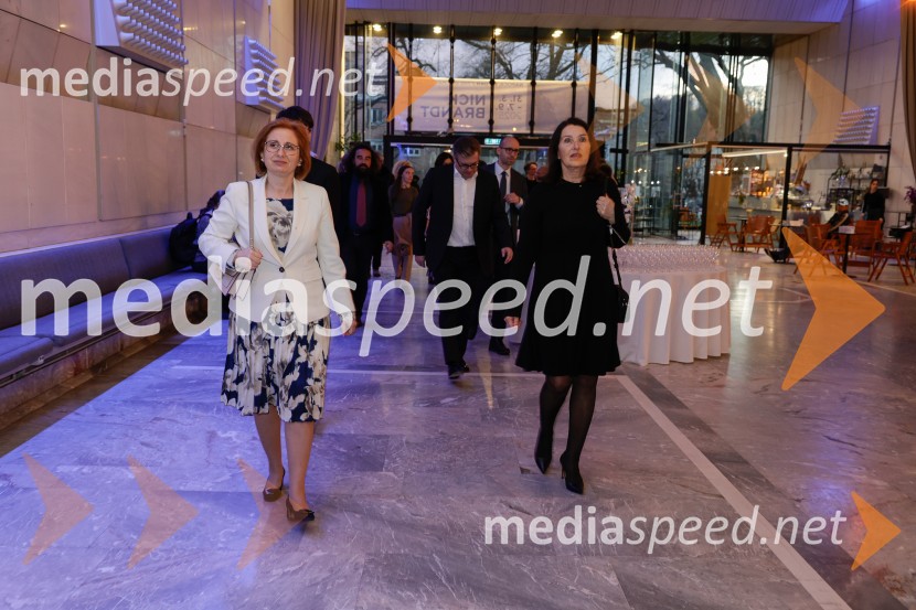 mag. Anita Stojčevska, podpredsednica uprave in članica uprave, odgovorna za poslovanje z gospodarskimi družbami, OTP banka; mag. Breda Pečovnik, direktorica kongresno komercialne dejavnosti Cankarjev domOtvoritev razstave Nicka Brandta, Napočil bo dan