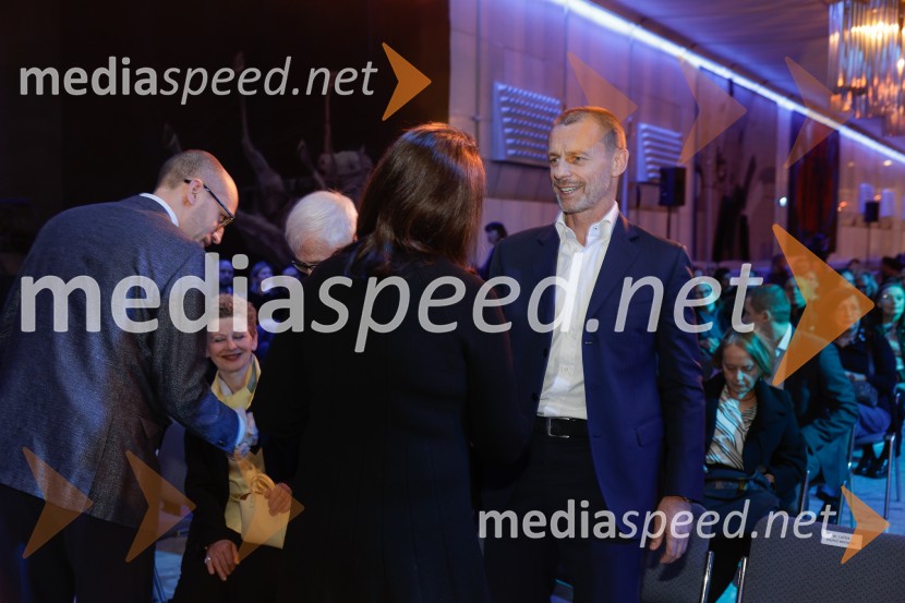 mag. Breda Pečovnik, direktorica kongresno komercialne dejavnosti Cankarjev dom;  Aleksander Čeferin, odvetnik in predsednik UEFEOtvoritev razstave Nicka Brandta, Napočil bo dan