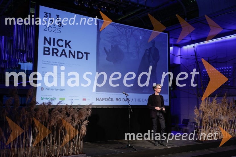  Jure Longyka, moderatorOtvoritev razstave Nicka Brandta, Napočil bo dan