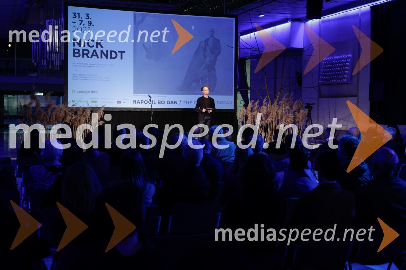  Jure Longyka, moderatorOtvoritev razstave Nicka Brandta, Napočil bo dan