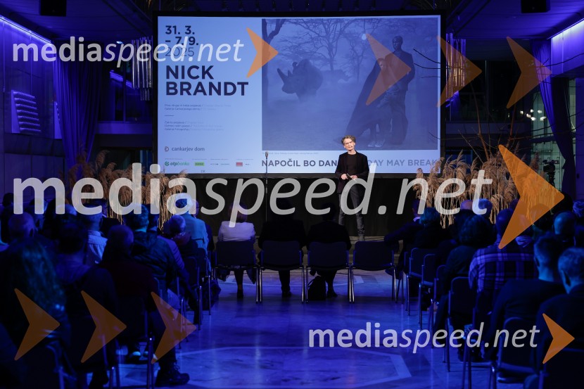  Jure Longyka, moderatorOtvoritev razstave Nicka Brandta, Napočil bo dan