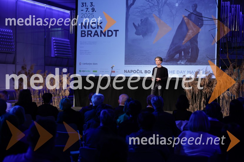  Jure Longyka, moderatorOtvoritev razstave Nicka Brandta, Napočil bo dan