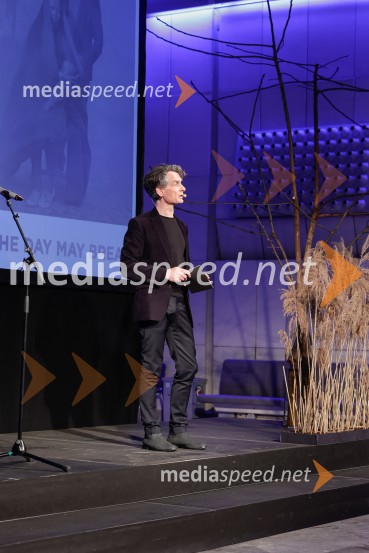  Jure Longyka, moderatorOtvoritev razstave Nicka Brandta, Napočil bo dan