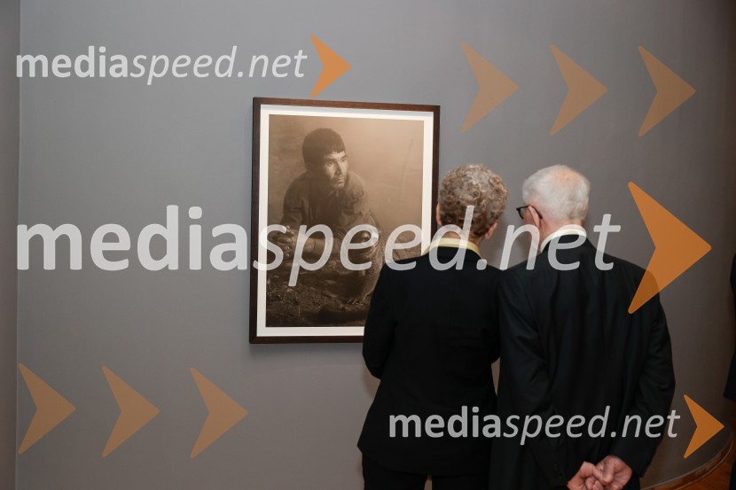  Rija Čič; dr. Peter  Čeferin, pravnik, pisateljOtvoritev razstave Nicka Brandta, Napočil bo dan