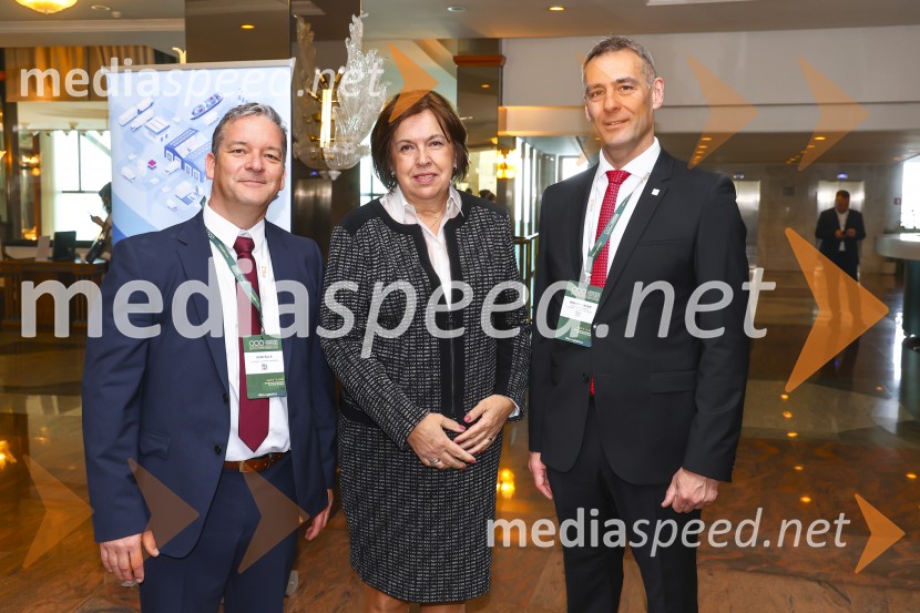  Igor  Žula, predsednik Slovenskega logističnega združenja ;  ... ;  Robert  Sever, GZS, Združenje za promet12. mednarodni logistični kongres v Portorožu