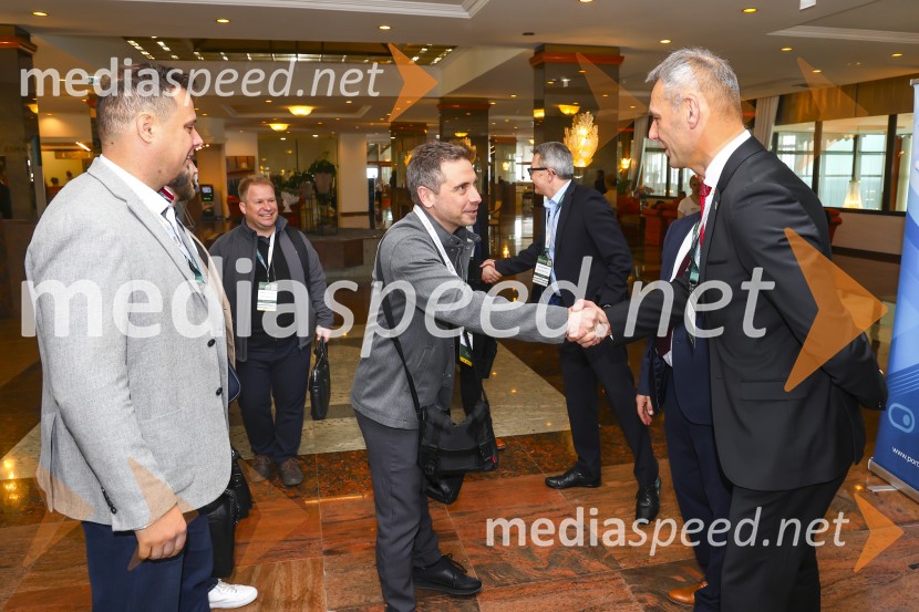  ... ;  ... ;  Robert  Sever, GZS, Združenje za promet12. mednarodni logistični kongres v Portorožu