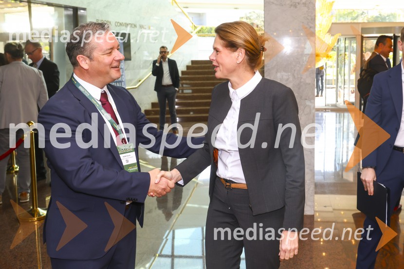  Igor  Žula, predsednik Slovenskega logističnega združenja ; mag. Alenka Bratušek, Ministrica za infrastrukturo12. mednarodni logistični kongres v Portorožu