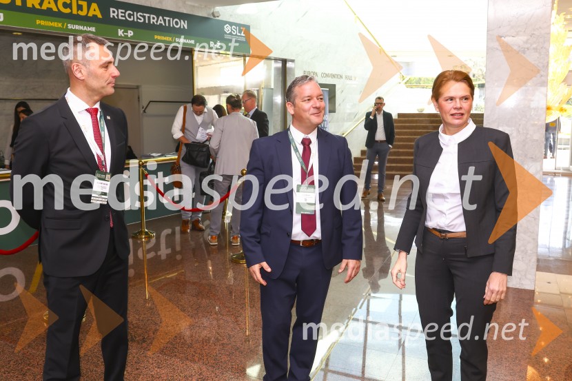  Robert  Sever, GZS, Združenje za promet;  Igor  Žula, predsednik Slovenskega logističnega združenja ; mag. Alenka Bratušek, Ministrica za infrastrukturo12. mednarodni logistični kongres v Portorožu