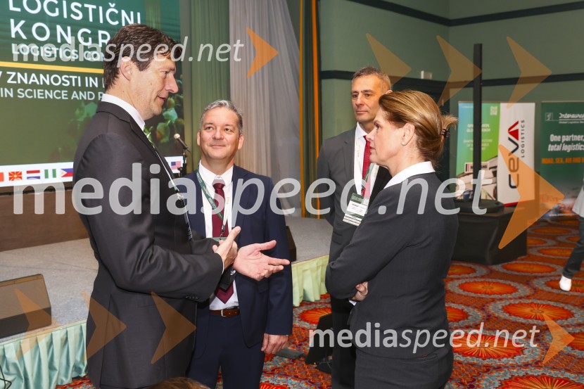 dr. Markus Mau, član upravnega odbora, Evropsko logistično združenje, ELA;  Igor  Žula, predsednik Slovenskega logističnega združenja ; mag. Alenka Bratušek, Ministrica za infrastrukturo;  Robert  Sever, GZS, Združenje za promet12. mednarodni logistični kongres v Portorožu