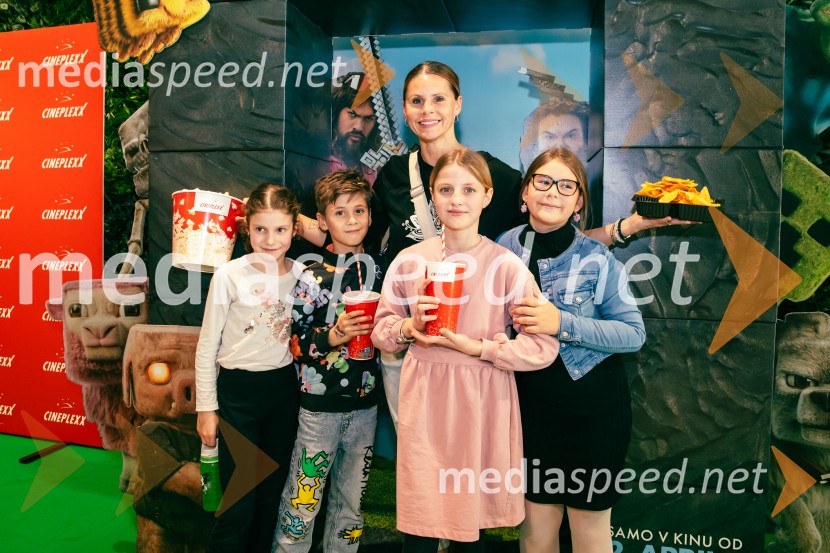  ... ;  Inaj Jugovic;  Teja  Jugovic, spletna vplivnica, Cool mamacita;  ... ;  Sia JugovicMinecraft: Film, premiera v Cineplexx Ljubljana