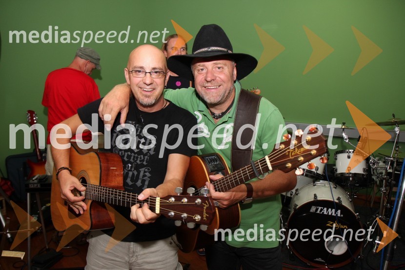 ... in Milan Pečovnik Pidži, pevecMilan Pečovnik Pidži, priprava na koncert ob 30-letnici glasbenega ustvarjanja