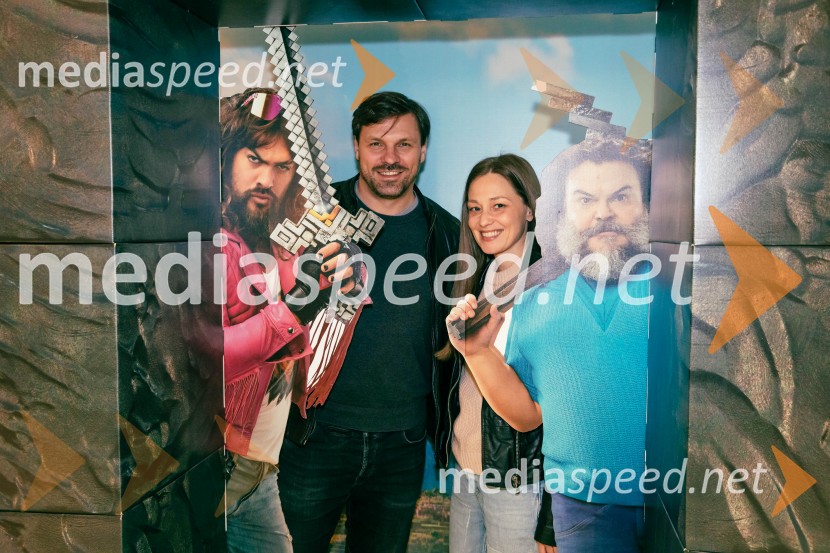  Mirko Medved, sinhronizator;  Živa MedvedMinecraft: Film, premiera v Cineplexx Ljubljana