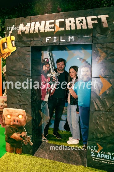  Mirko Medved, sinhronizator;  Živa MedvedMinecraft: Film, premiera v Cineplexx Ljubljana