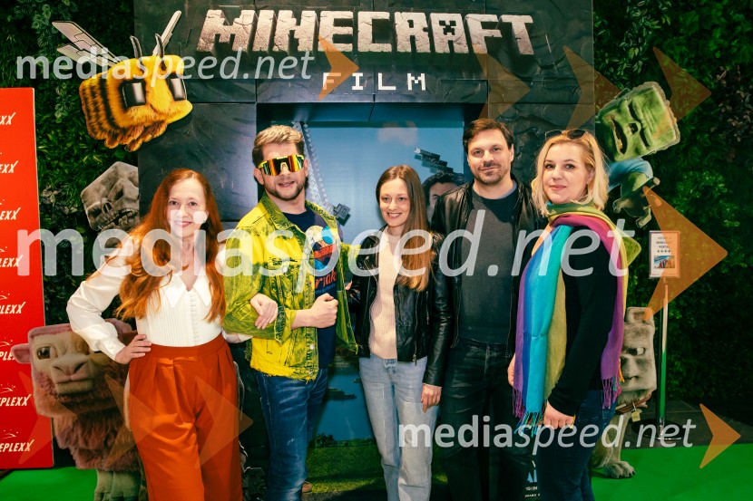  Klemen Bunderla, radijski voditelj, radio Aktual;  Barbara Vidovič, igralka;  Živa Medved;  Mirko Medved, sinhronizator;  Karin Komljanec, igralkaMinecraft: Film, premiera v Cineplexx Ljubljana