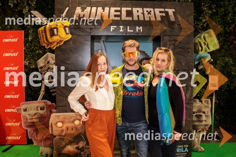  Barbara Vidovič, igralka;  Klemen Bunderla, radijski voditelj, radio Aktual;  Karin Komljanec, igralkaMinecraft: Film, premiera v Cineplexx Ljubljana