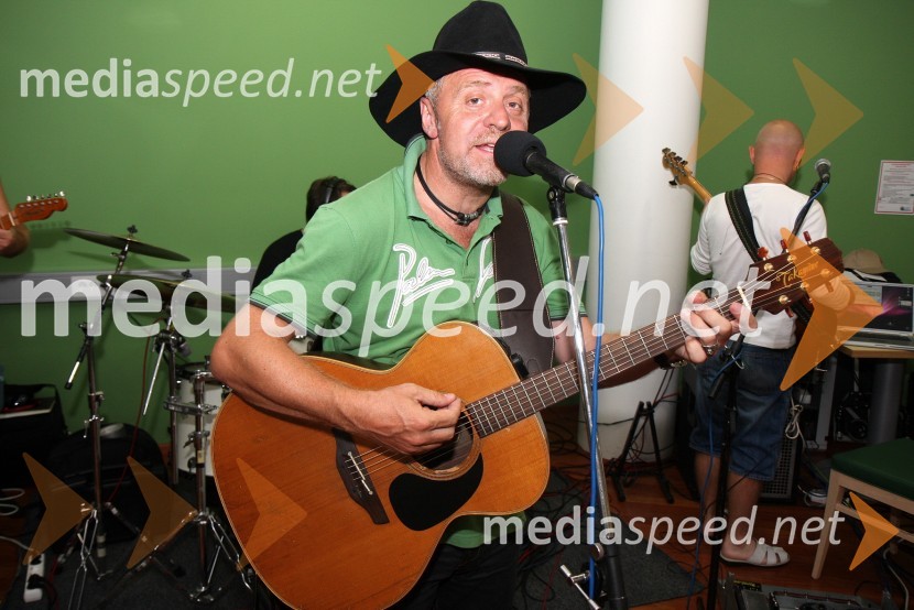 Milan Pečovnik Pidži, pevecMilan Pečovnik Pidži, priprava na koncert ob 30-letnici glasbenega ustvarjanja