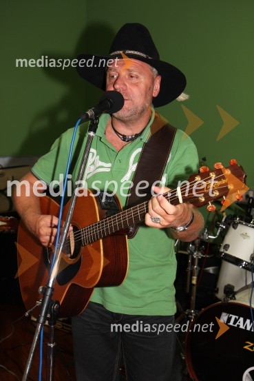 Milan Pečovnik Pidži, pevecMilan Pečovnik Pidži, priprava na koncert ob 30-letnici glasbenega ustvarjanja