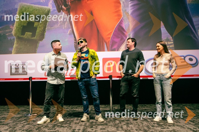  Klemen Bučan, radijski voditelj, stand-up komik, DJ;  Klemen Bunderla, radijski voditelj, radio Aktual;  Mirko Medved, sinhronizator;  Živa MedvedMinecraft: Film, premiera v Cineplexx Ljubljana