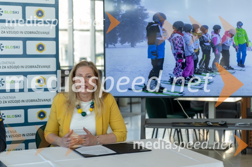  Janja Zupančič, državna sekretarka (MVI)Šolar na smuči, novinarska konferenca