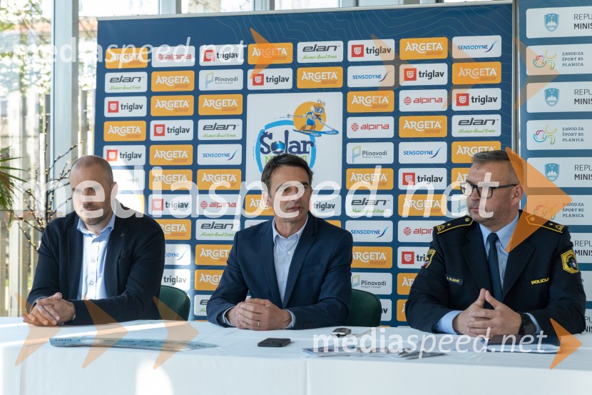  Uroš Zupan, direktor, Smučarska zveza Slovenije ; dr. Franci Petek, nekdanji smučarski skakalec in nekdanji direktor SZS;  Alojz Sladič, vodja Oddelka za splošno varnost pri PolicijiŠolar na smuči, novinarska konferenca