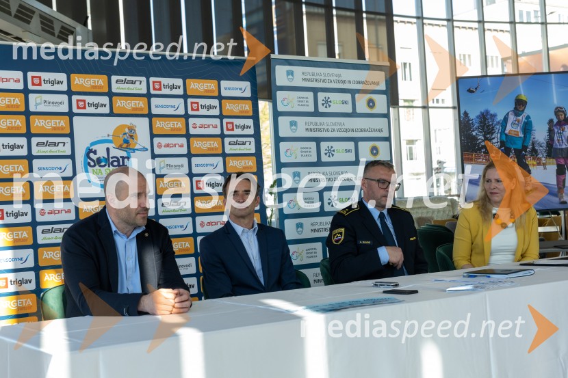  Uroš Zupan, direktor, Smučarska zveza Slovenije ; dr. Franci Petek, nekdanji smučarski skakalec in nekdanji direktor SZS;  Alojz Sladič, vodja Oddelka za splošno varnost pri Policiji;  Janja Zupančič, državna sekretarka (MVI)Šolar na smuči, novinarska konferenca