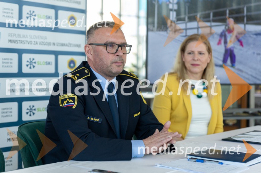  Alojz Sladič, vodja Oddelka za splošno varnost pri PolicijiŠolar na smuči, novinarska konferenca