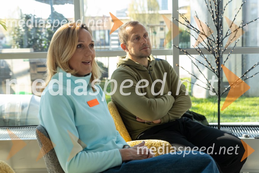  Petra Majdič, nekdanja slovenska smučarska tekačica, članica Odbora za podeljevanje Bloudkovih priznanj;  Jure Košir, nekdanji smučarŠolar na smuči, novinarska konferenca