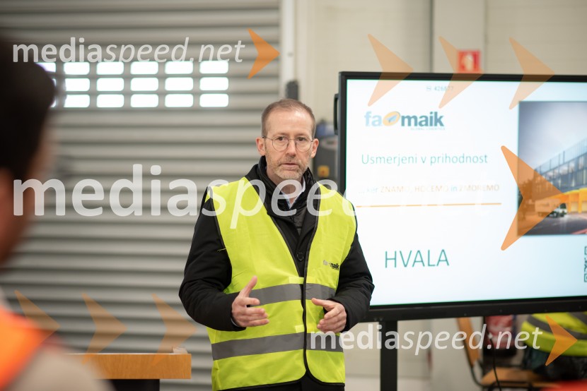  Aleš Osrajnik, direktor ZPPCTOgled inovativnega logističnega centra F.A. Maik