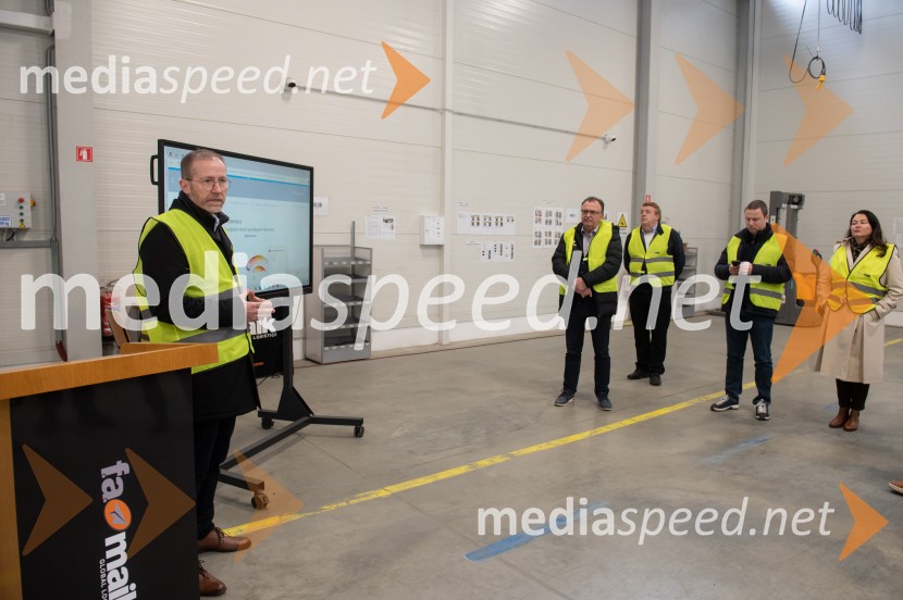  Aleš Osrajnik, direktor ZPPCTOgled inovativnega logističnega centra F.A. Maik