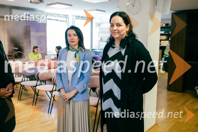  Suzana Zagorc, pisateljica;  Petra Julia Ujawe, novinarkaPredstavitev novosti v zbirki Razmerja