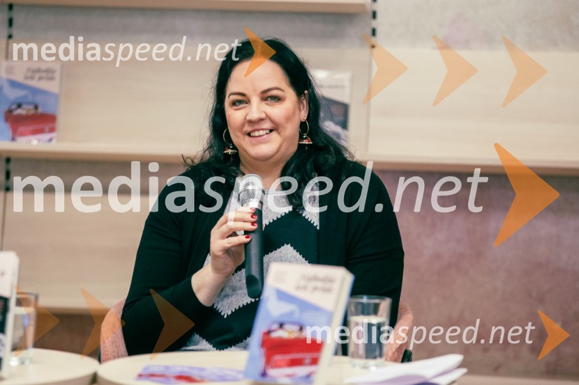  Petra Julia Ujawe, novinarkaPredstavitev novosti v zbirki Razmerja