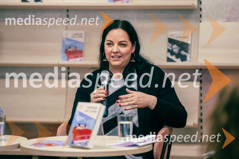  Petra Julia Ujawe, novinarkaPredstavitev novosti v zbirki Razmerja