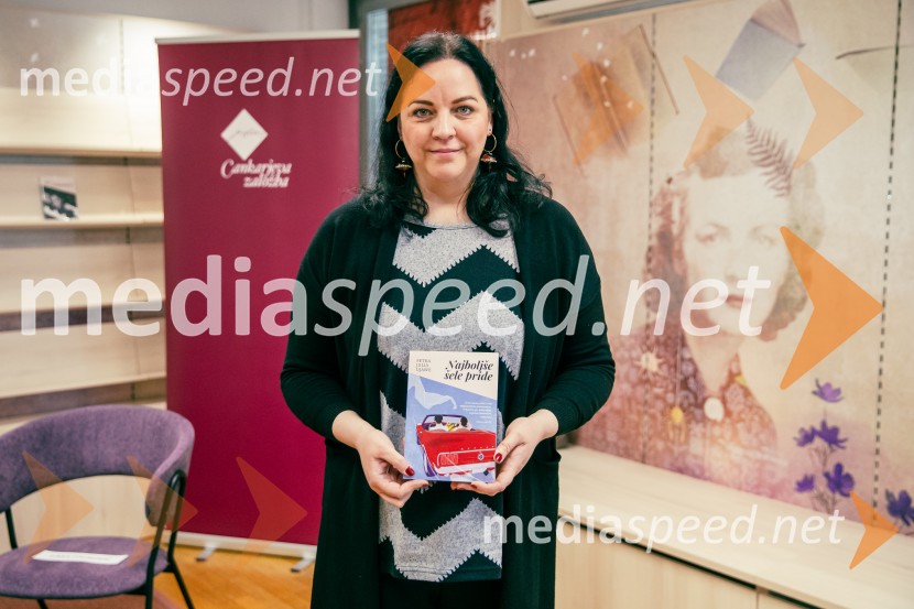  Petra Julia Ujawe, novinarkaPredstavitev novosti v zbirki Razmerja