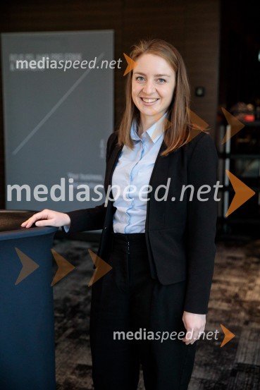  Špela Rener, Britansko-slovenska gospodarska zbornicaČaj z razlogom: Krepitev kapitalskih trgov s pomočjo trajnostne pokojninske reforme