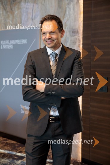  Žiga FIšer, Britansko-slovenska gospodarska zbornicaČaj z razlogom: Krepitev kapitalskih trgov s pomočjo trajnostne pokojninske reforme