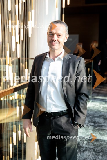 Čaj z razlogom: Krepitev kapitalskih trgov s pomočjo trajnostne pokojninske reforme