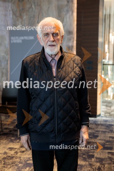 Čaj z razlogom: Krepitev kapitalskih trgov s pomočjo trajnostne pokojninske reforme