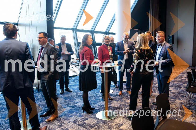 Čaj z razlogom: Krepitev kapitalskih trgov s pomočjo trajnostne pokojninske reforme