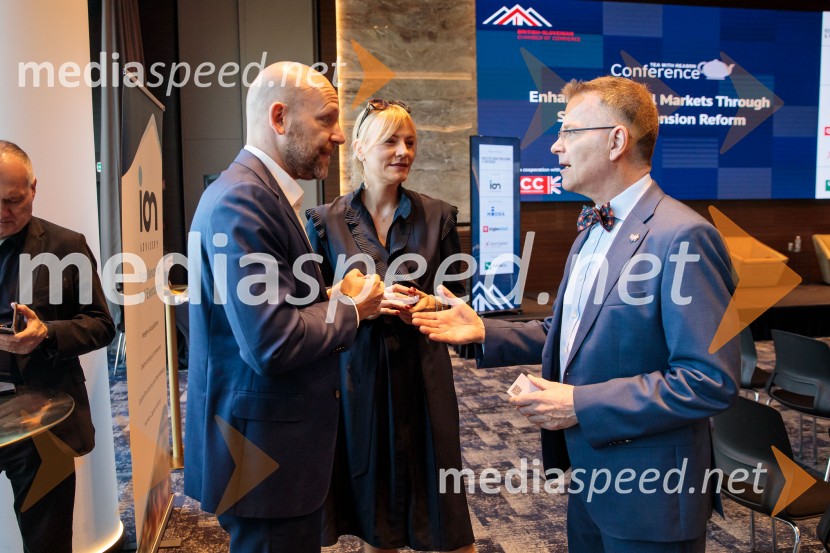 Čaj z razlogom: Krepitev kapitalskih trgov s pomočjo trajnostne pokojninske reforme