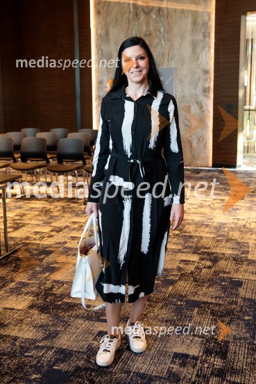 Čaj z razlogom: Krepitev kapitalskih trgov s pomočjo trajnostne pokojninske reforme